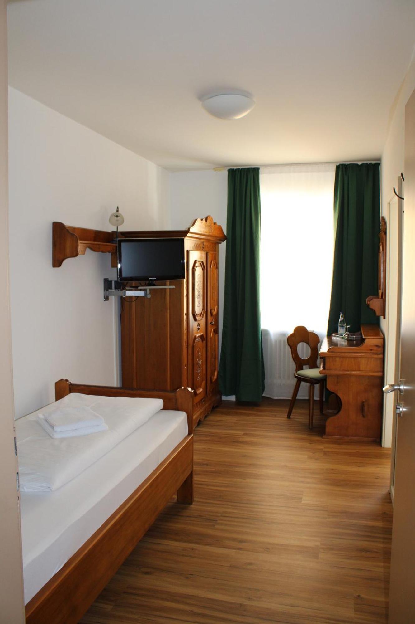 Gasthof Wolferstetter Vilshofen an der Donau Bagian luar foto